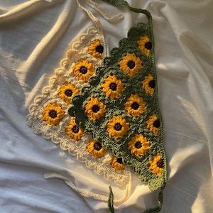Sunflower Crochet Bandana – Daisy Hair Kerchief – Handmade Cotton Head Scarf – Boho Summer Accessory – Festival Hair Wrap